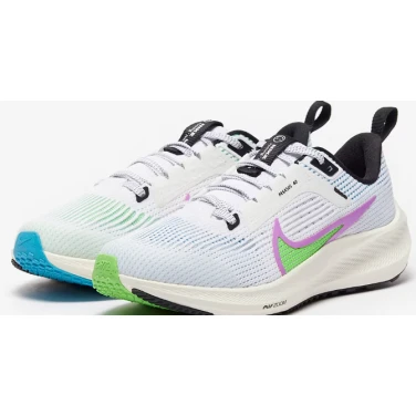 2023-12-31 11_10_35-Nike Air Zoom Pegasus 40 - White_Multi-Color-Pale Ivory - Boys Shoes _ Pro_Direc 1